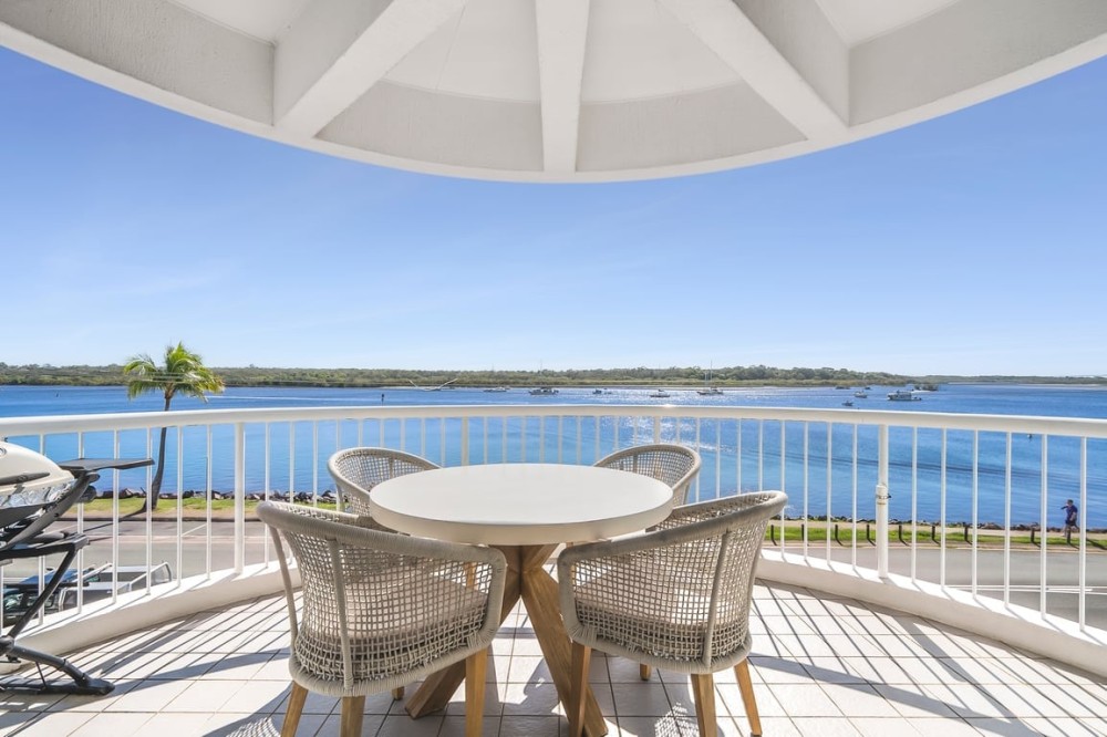 Noosaville- Penthouse -step out to the river — photo 9