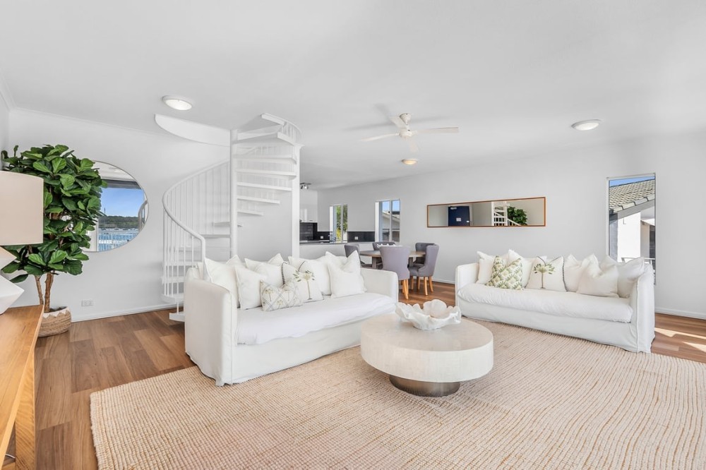 Noosaville- Penthouse -step out to the river — photo 1