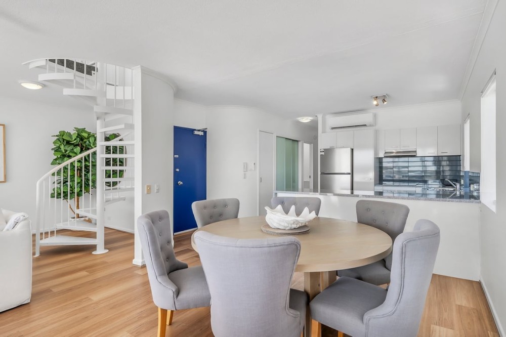 Noosaville- Penthouse -step out to the river — photo 4