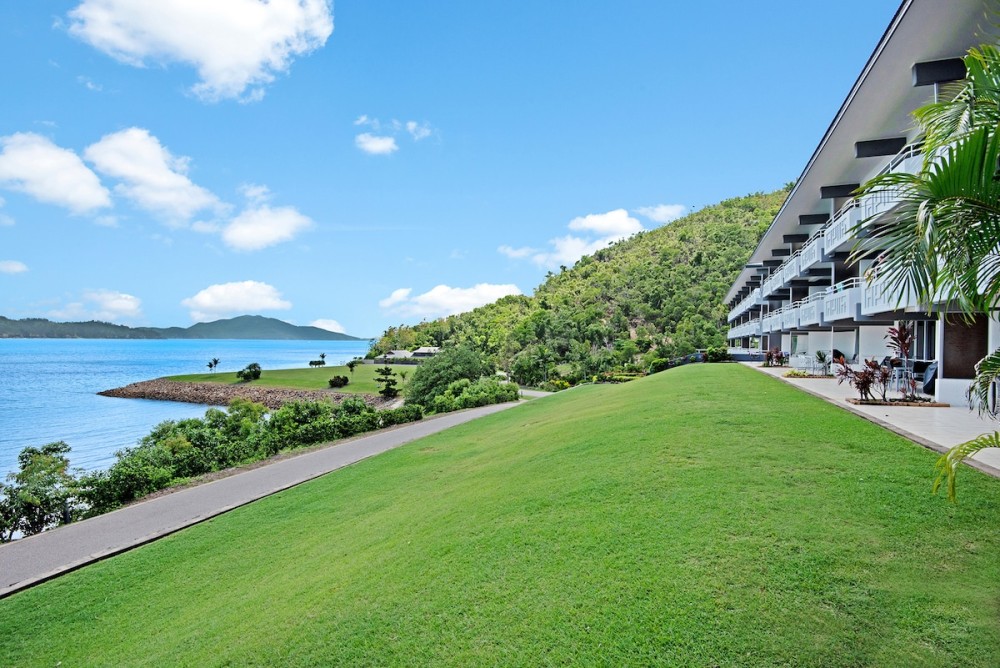 Frangipani 202 on Hamilton Island by HamoRent — photo 17