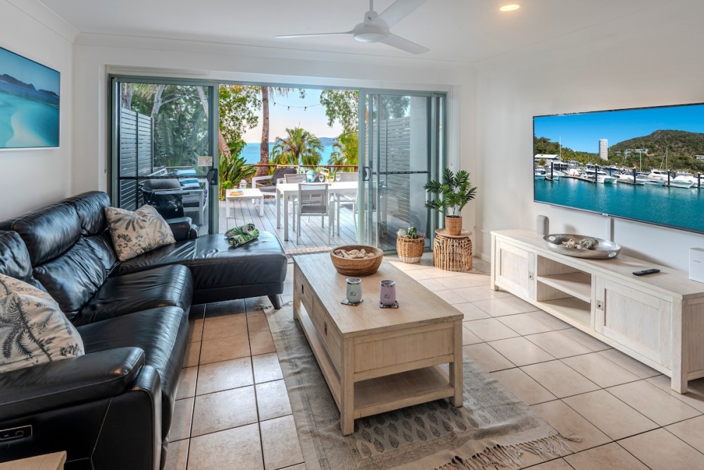 Sunset Waters 12 on Hamilton Island by HamoRent — photo 1