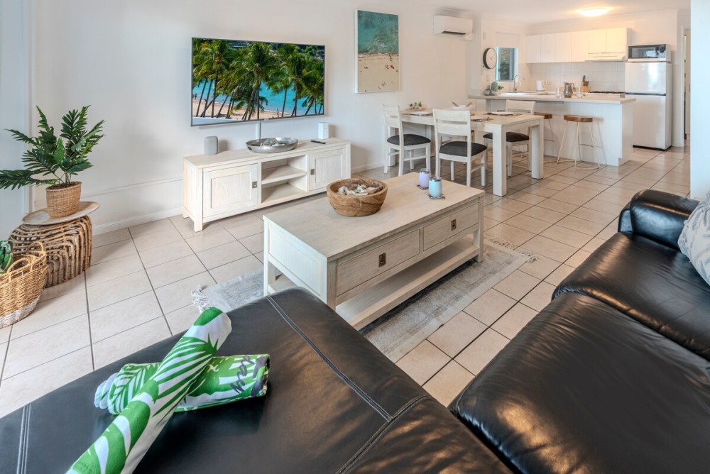 Sunset Waters 12 on Hamilton Island by HamoRent — photo 2