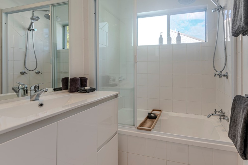 Sunset Waters 12 on Hamilton Island by HamoRent — photo 13
