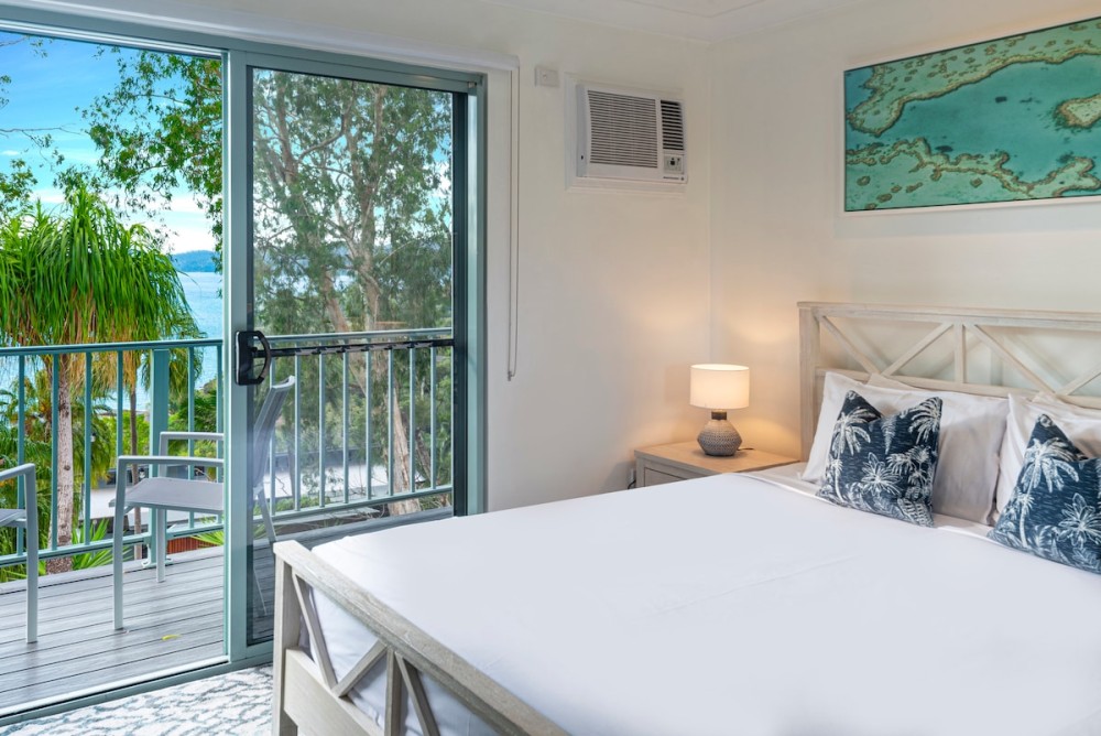 Sunset Waters 12 on Hamilton Island by HamoRent — photo 8