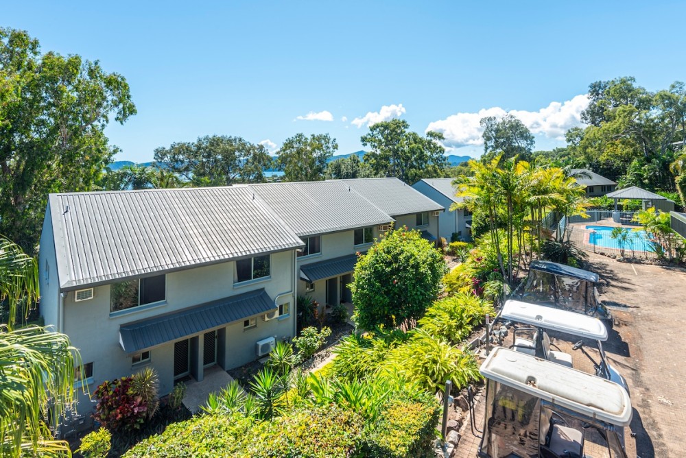 Sunset Waters 12 on Hamilton Island by HamoRent — photo 25