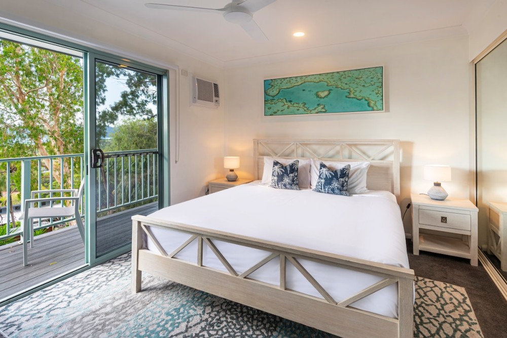 Sunset Waters 12 on Hamilton Island by HamoRent — photo 10