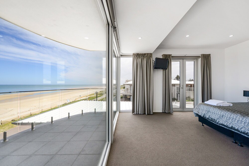 The Promenade - Beachfront in Henley Beach — photo 12