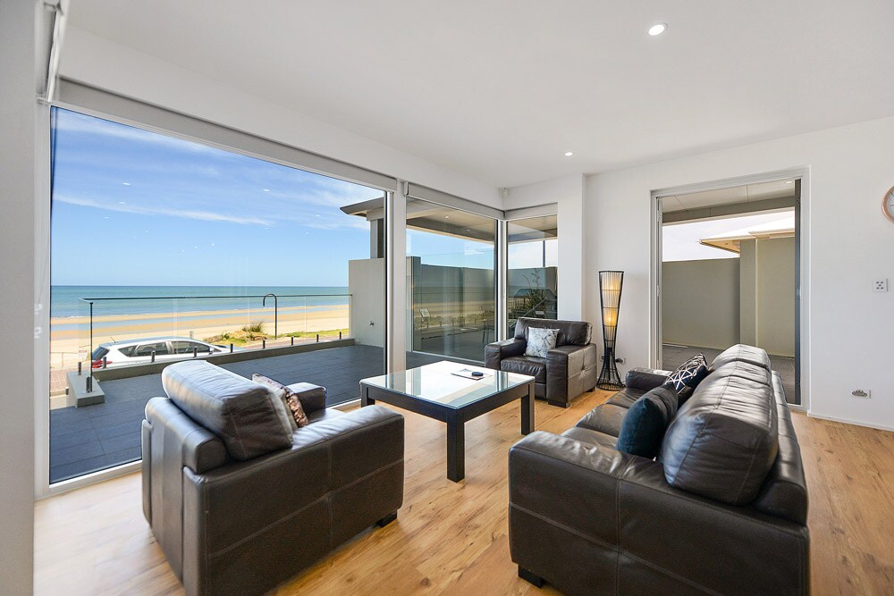 The Promenade - Beachfront in Henley Beach — photo 1