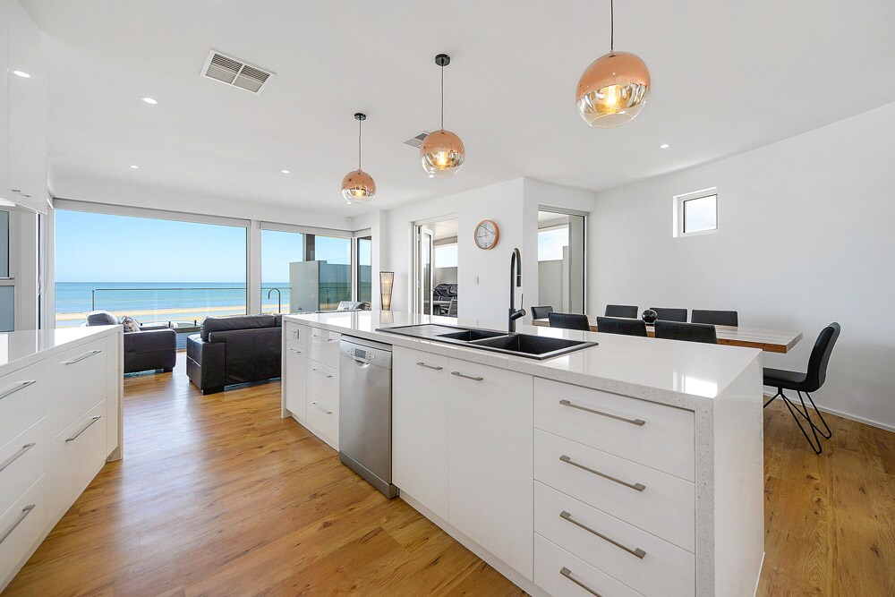 The Promenade - Beachfront in Henley Beach — photo 8
