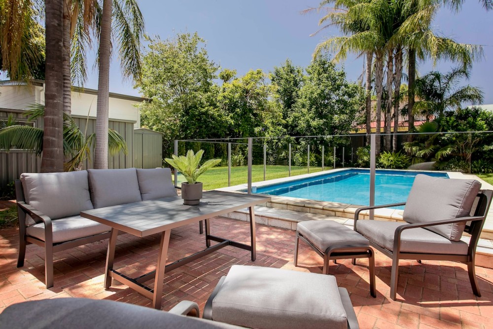 Oasis - Luxe living, with pool / walk to cafes — photo 43