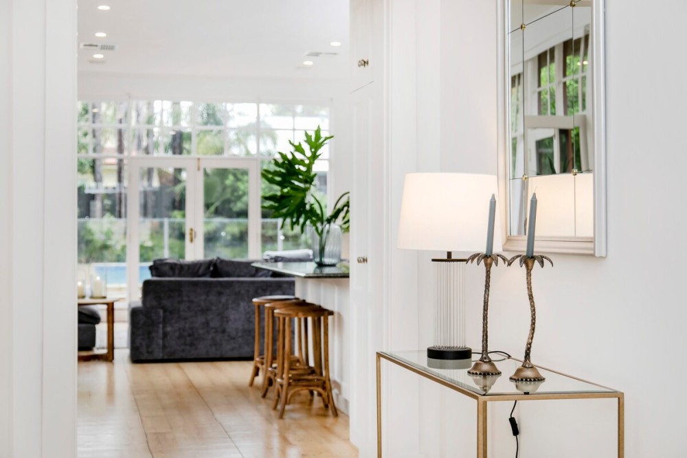 Oasis - Luxe living, with pool / walk to cafes — photo 48