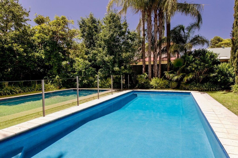 Oasis - Luxe living, with pool / walk to cafes — photo 36