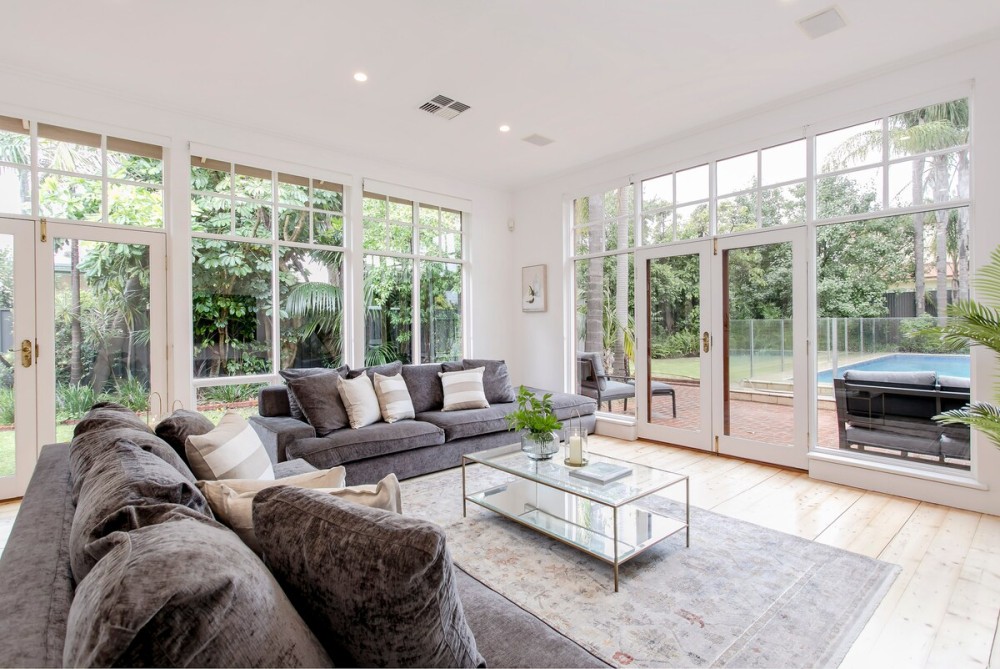 Oasis - Luxe living, with pool / walk to cafes — photo 4