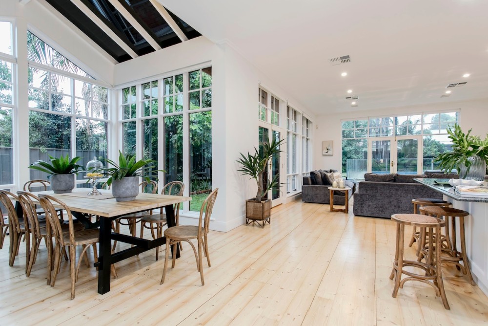 Oasis - Luxe living, with pool / walk to cafes — photo 14