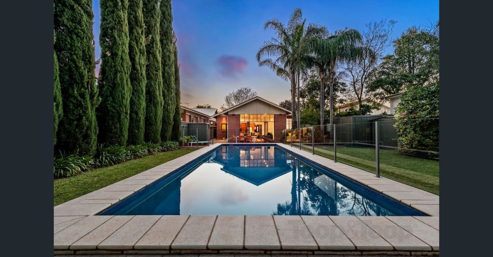 Oasis - Luxe living, with pool / walk to cafes — photo 42