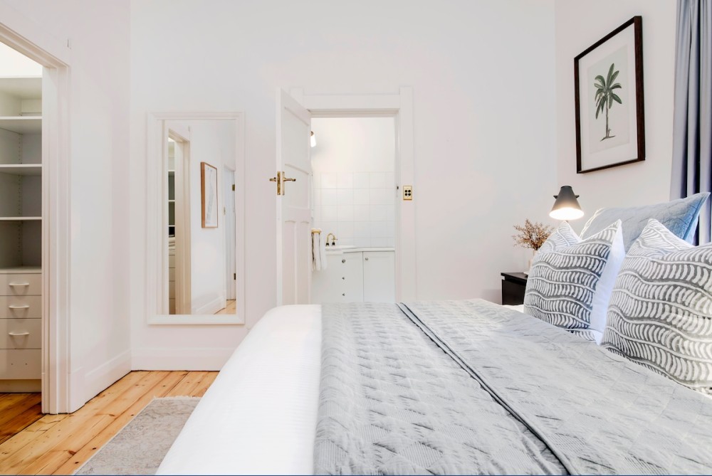 Oasis - Luxe living, with pool / walk to cafes — photo 20