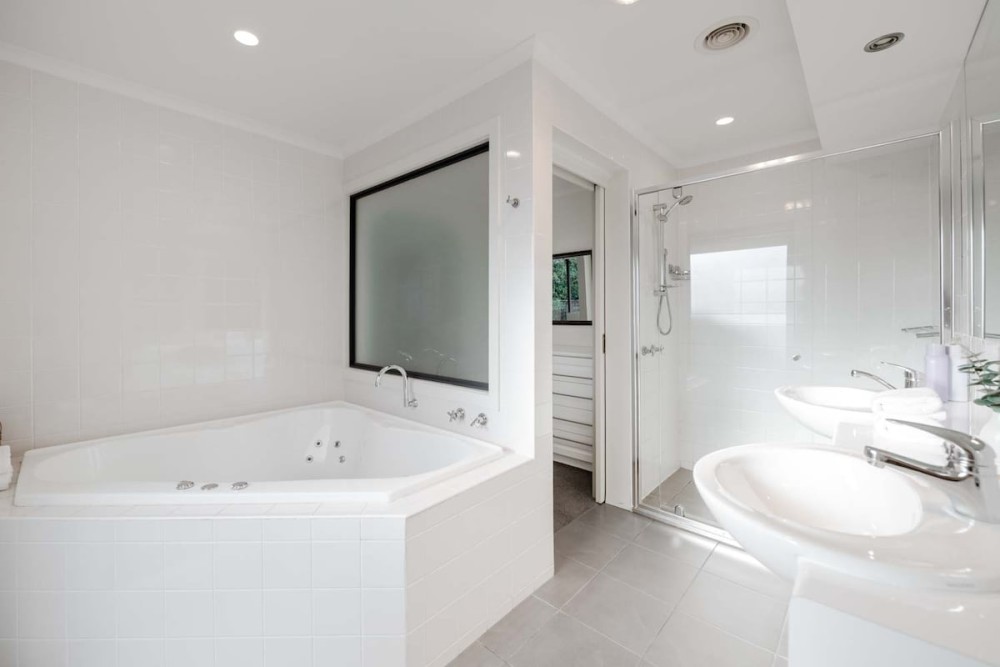 Great Ocean Family Escape with Pool & Ocean Views — photo 25