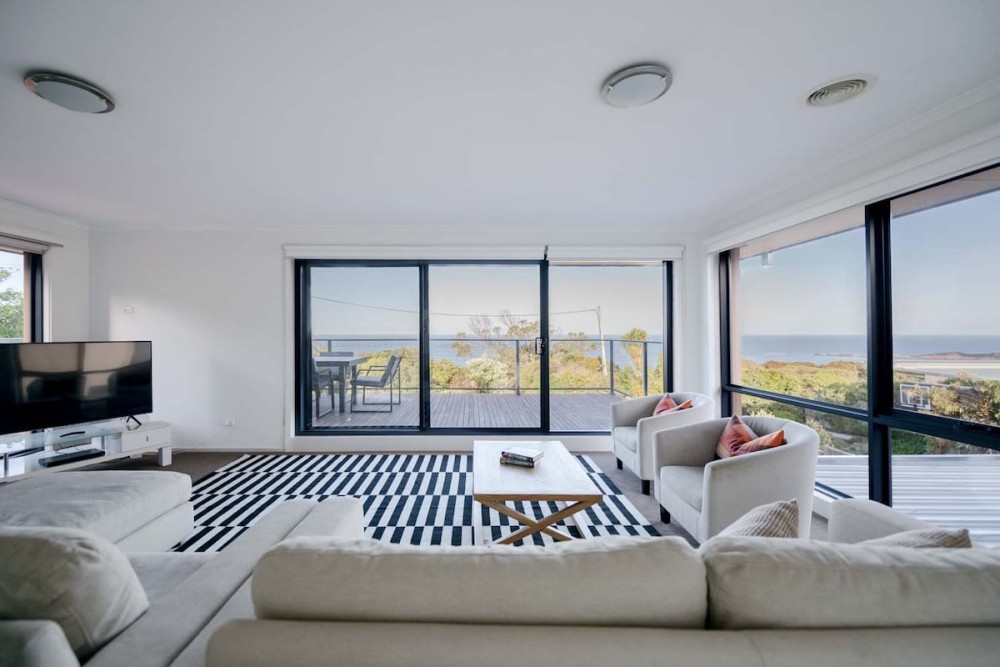 Great Ocean Family Escape with Pool & Ocean Views — photo 1