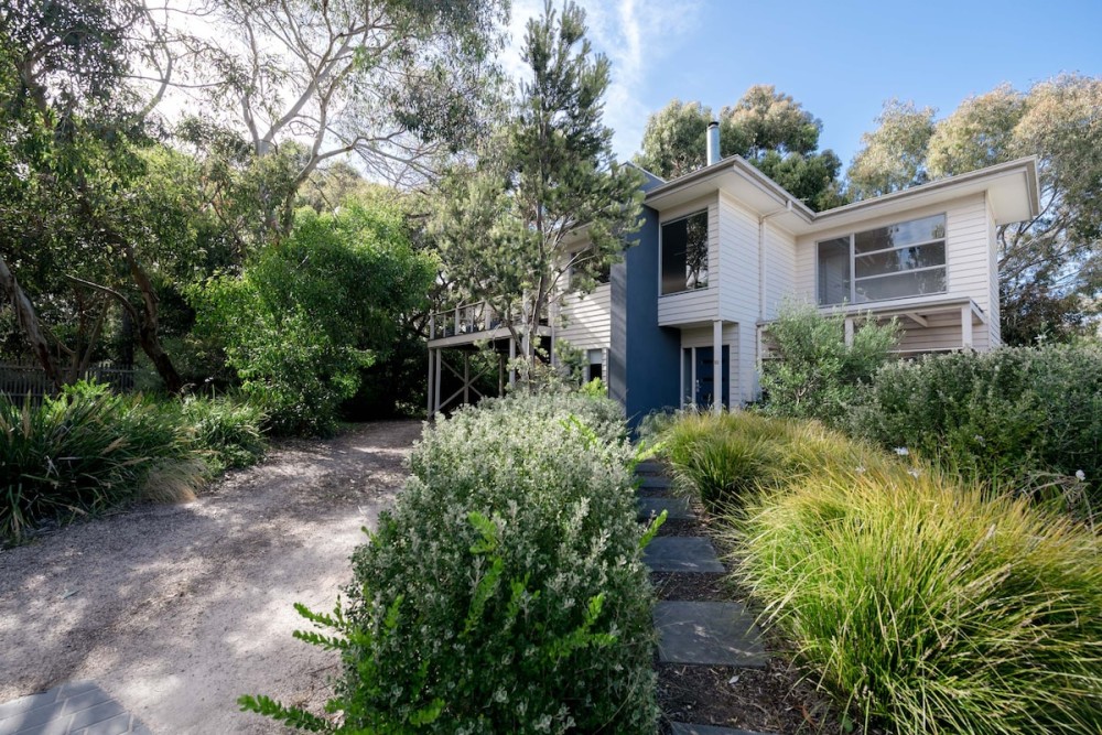 Coastal Oasis - Australian Bush Meets Surf Retreat — photo 41