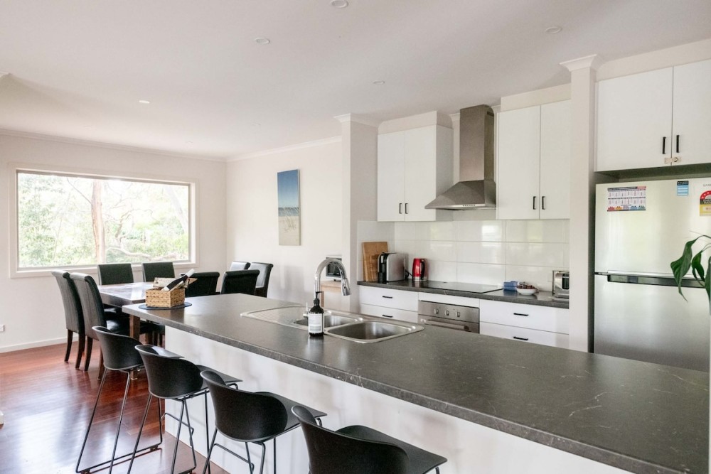 Coastal Oasis - Australian Bush Meets Surf Retreat — photo 11