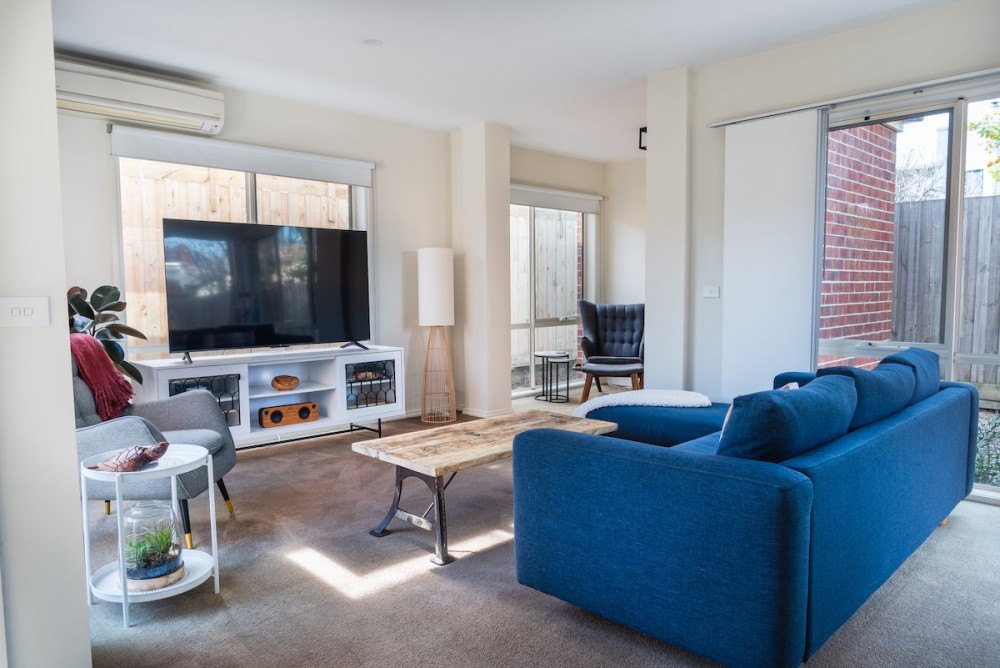 Stylish townhouse retreat, near Geelong Pako shops — photo 1