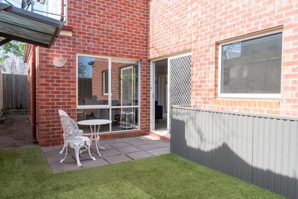 Stylish townhouse retreat, near Geelong Pako shops — photo 29