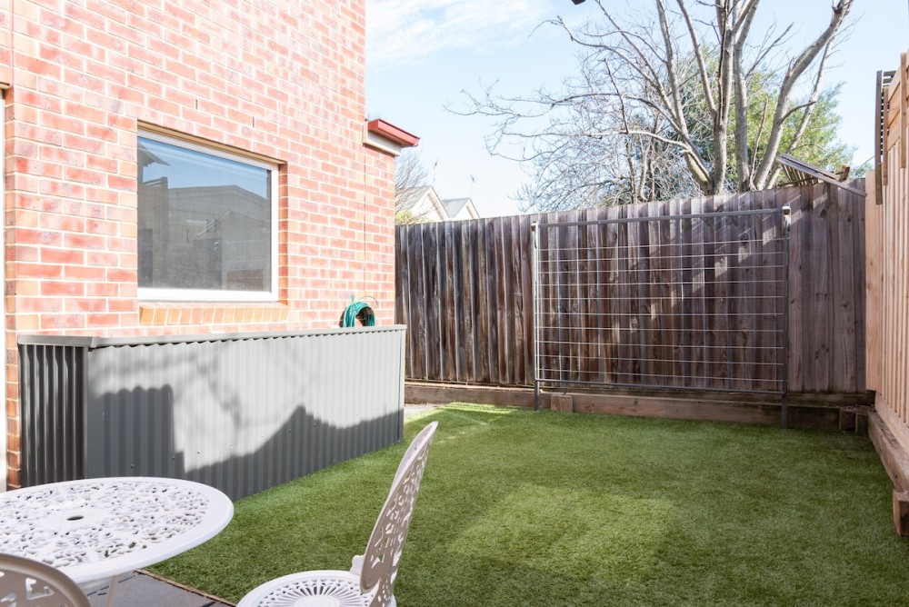 Stylish townhouse retreat, near Geelong Pako shops — photo 23