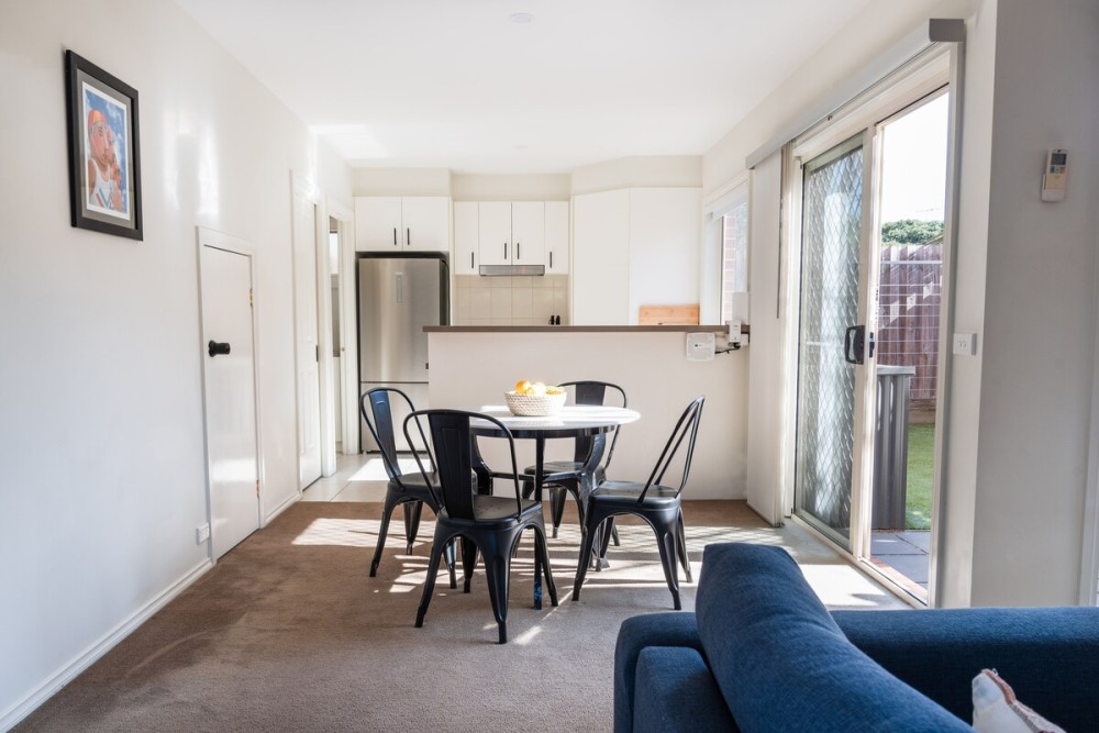 Stylish townhouse retreat, near Geelong Pako shops — photo 6