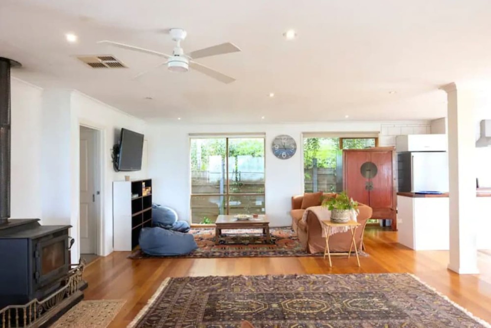 Lorne Oceanfront Living with Direct Beach Access — photo 3