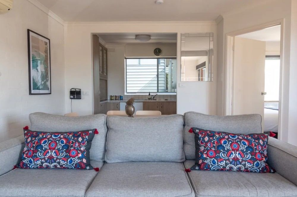 Oceanview at Front Beach, An Ideal Torquay Getaway — photo 11