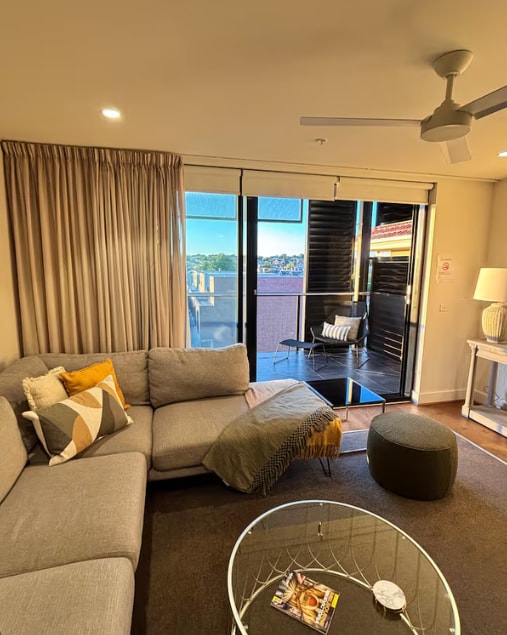 Centrally located 1-bedroom unit with balcony — photo 13