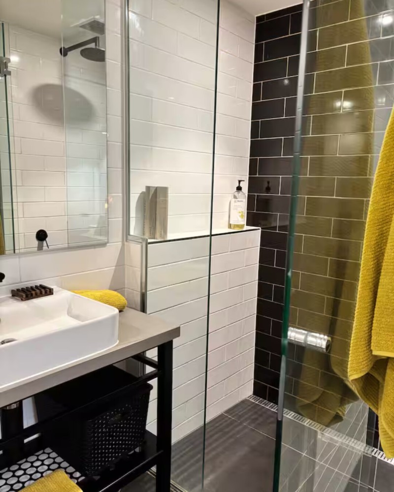 Centrally located 1-bedroom unit with balcony — photo 41