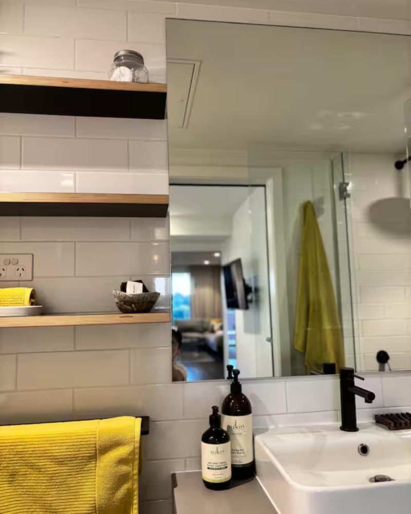 Centrally located 1-bedroom unit with balcony — photo 45