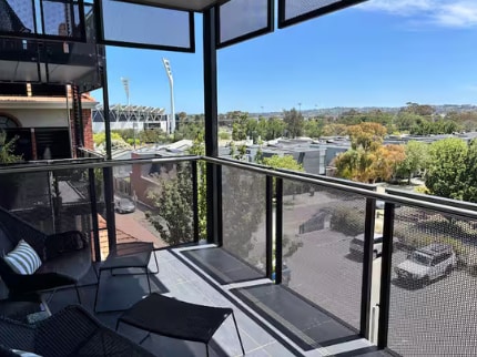 Centrally located 1-bedroom unit with balcony — photo 52