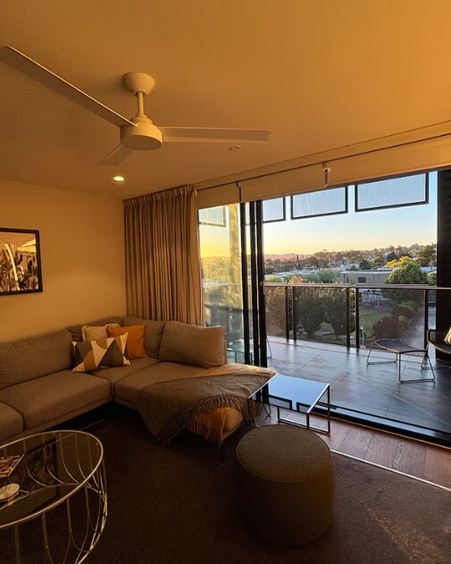 Centrally located 1-bedroom unit with balcony — photo 5