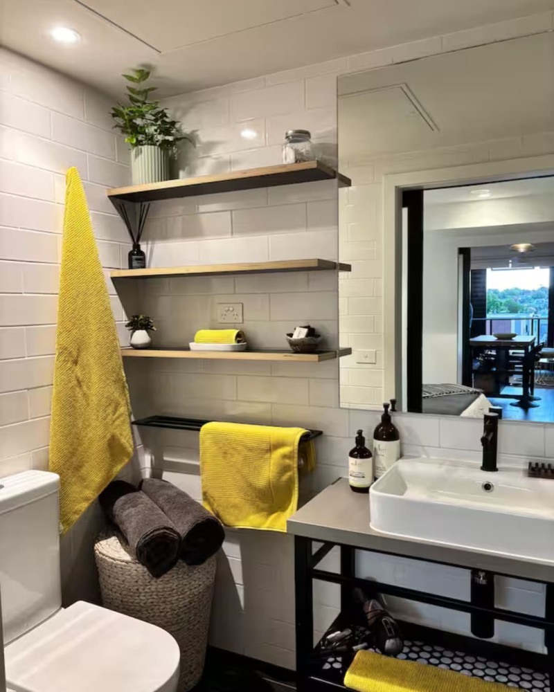 Centrally located 1-bedroom unit with balcony — photo 37