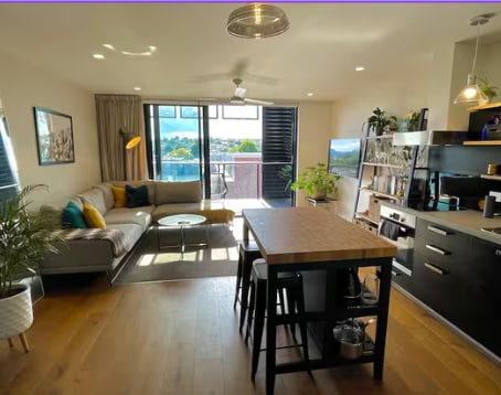 Centrally located 1-bedroom unit with balcony — photo 18