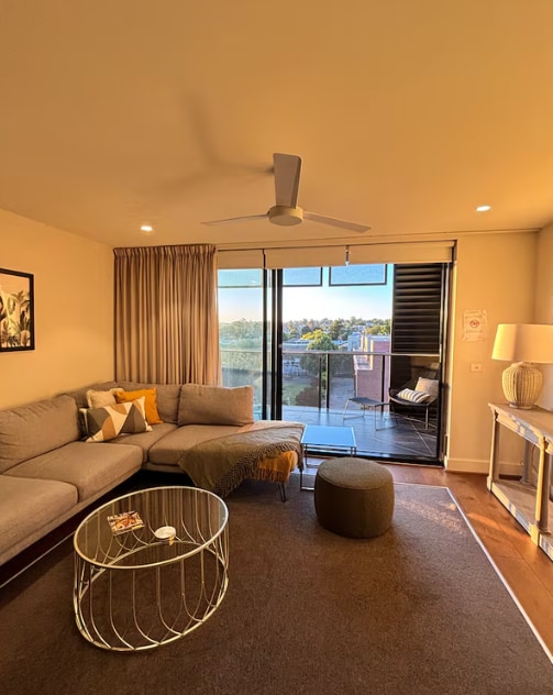 Centrally located 1-bedroom unit with balcony — photo 12
