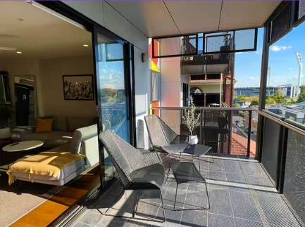 Centrally located 1-bedroom unit with balcony — photo 50