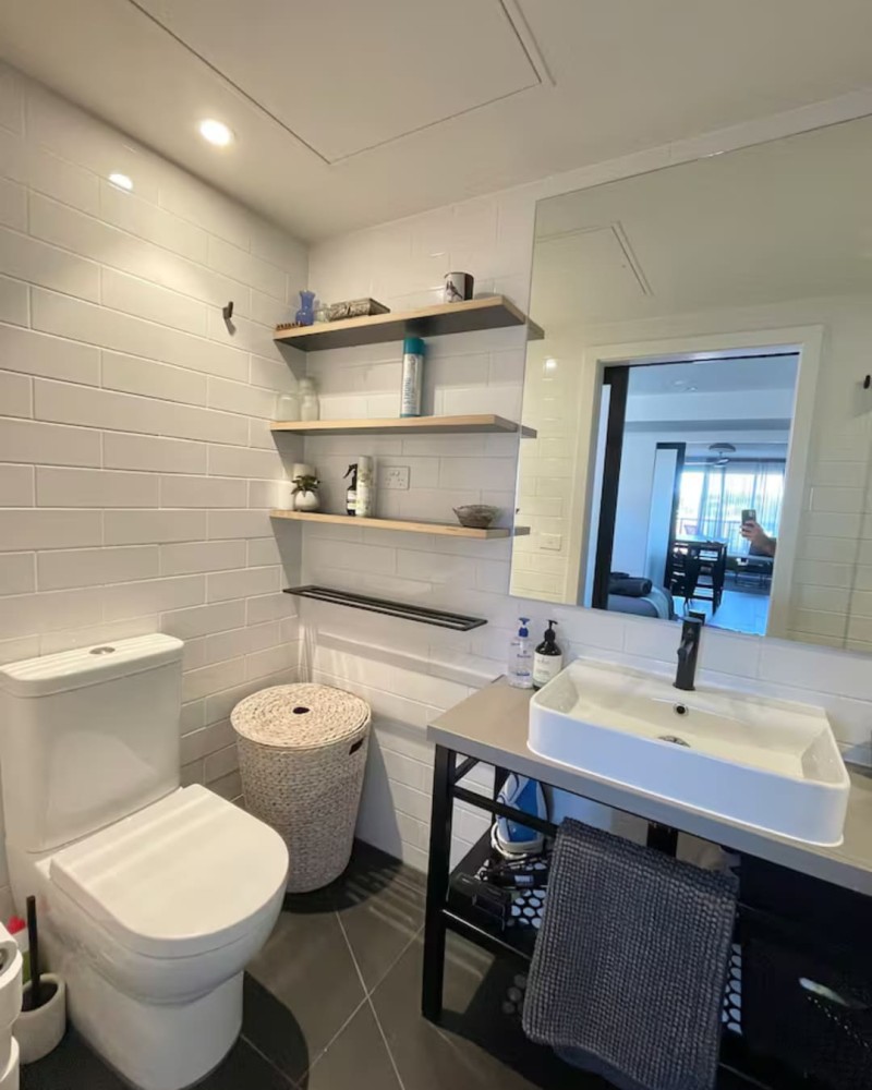 Centrally located 1-bedroom unit with balcony — photo 44