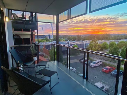 Centrally located 1-bedroom unit with balcony — photo 51