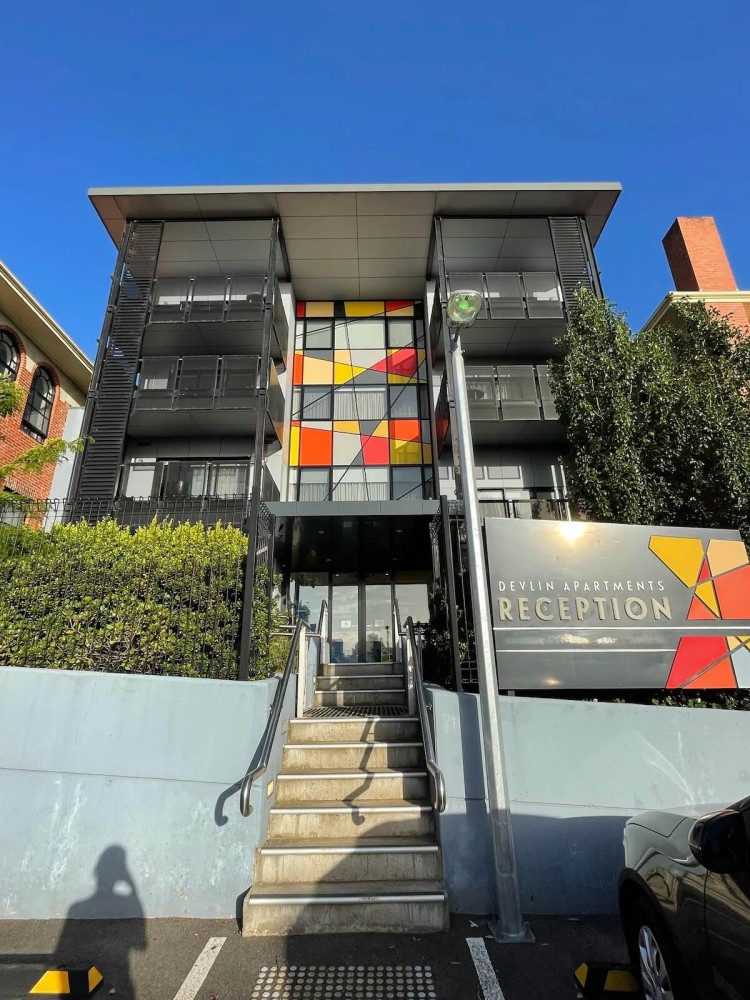 Centrally located 1-bedroom unit with balcony — photo 63