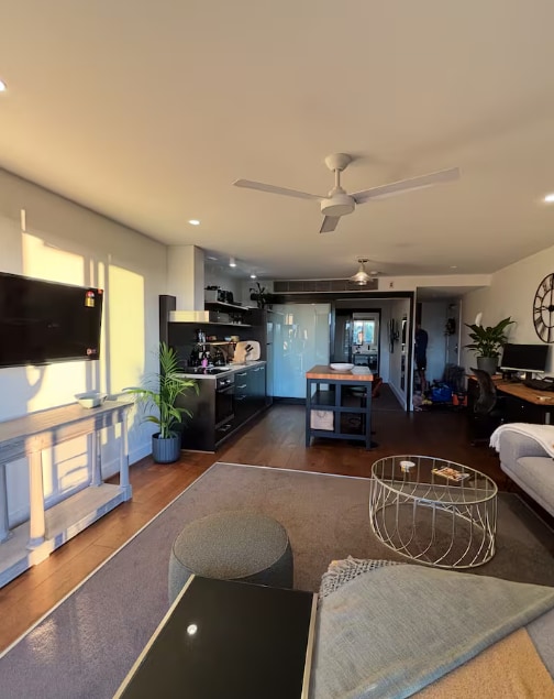 Centrally located 1-bedroom unit with balcony — photo 11