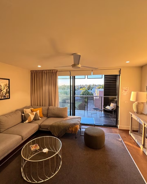 Centrally located 1-bedroom unit with balcony — photo 9