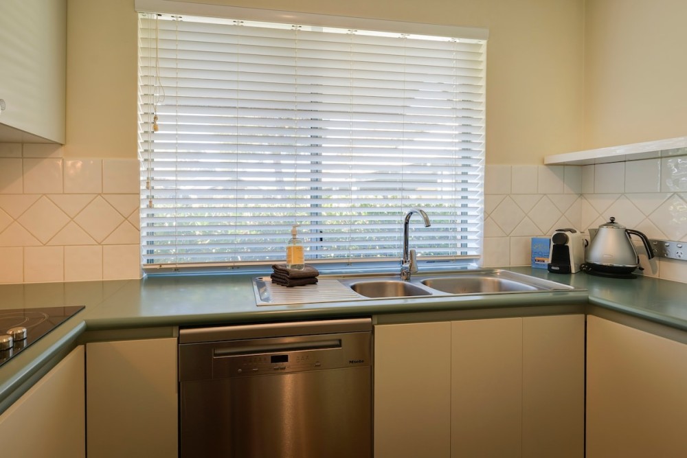 Beachside Villa Retreat - Resort Style Quindalup — photo 9
