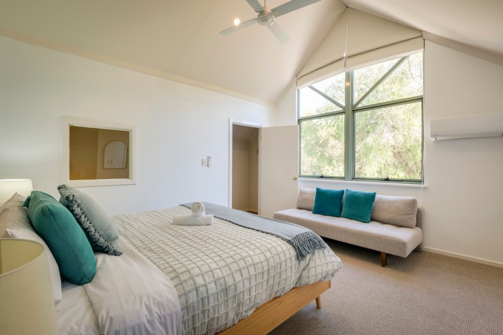 Beachside Villa Retreat - Resort Style Quindalup — photo 12