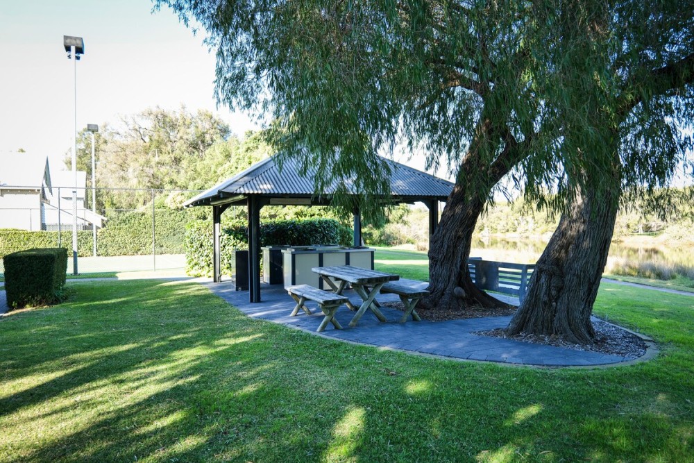 Beachside Villa Retreat - Resort Style Quindalup — photo 28