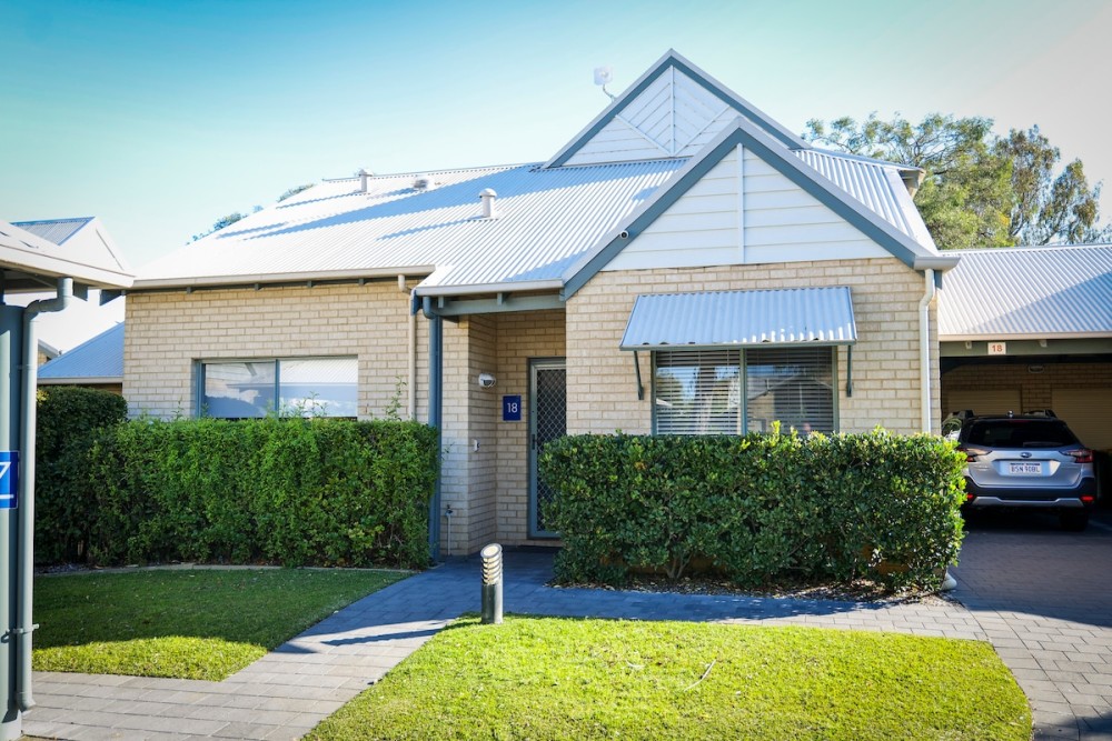 Beachside Villa Retreat - Resort Style Quindalup — photo 27