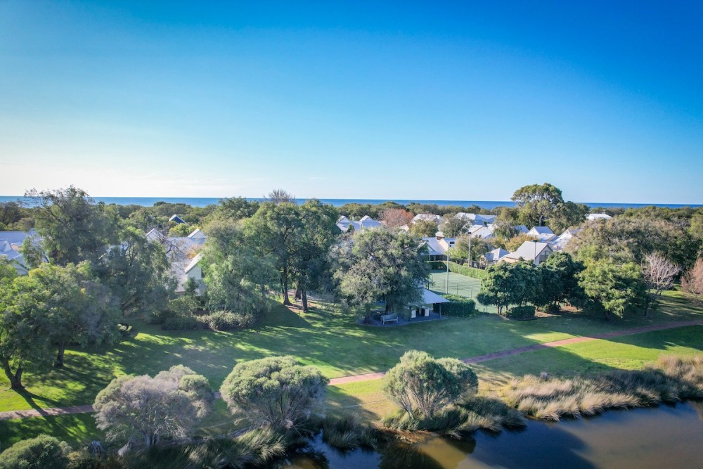 Beachside Villa Retreat - Resort Style Quindalup — photo 31