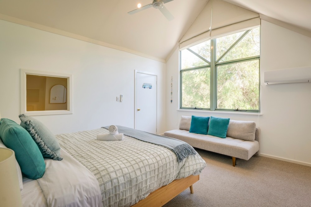 Beachside Villa Retreat - Resort Style Quindalup — photo 14